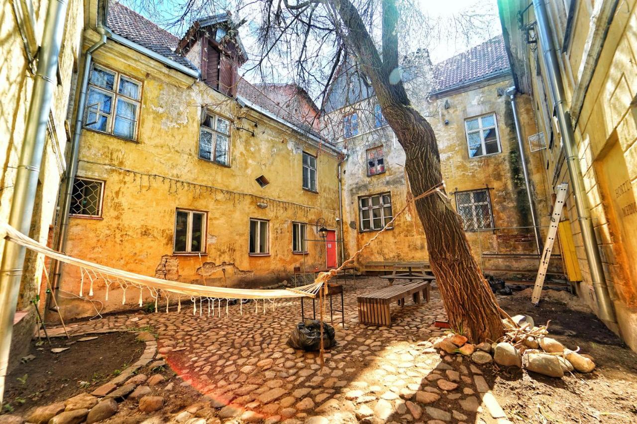 The Monks Bunk Hostel & Bar Tallinn Bagian luar foto